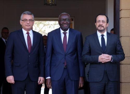 Spokesperson: Aim of Presidents meeting with Turkish Cypriot leader to restart negotiations