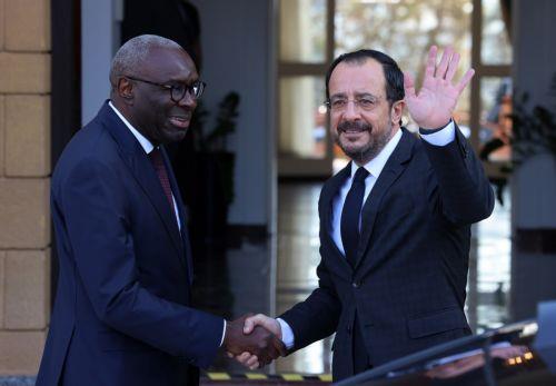 President speaks of basis for positive perspective after meeting with T/c leader