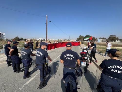 Δεντροφύτευση εβραϊκής κοινότητας στη Λάρνακα υπό δρακόντεια μέτρα ασφαλείας και εν μέσω διαμαρτυριών