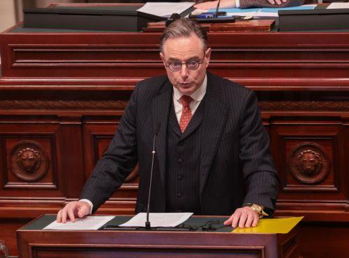 Κομισιόν: Εξετάζει προσεκτικά την επιστολή του Βέλγου Πρωθυπουργού και τη σαφή διαφωνία της χώρας του με ενέργειες της ΕΕ για Ουκρανικό