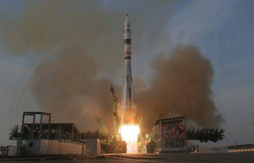 Η Μ.Μπέντχαους το πρώτο άτομο σε αναπηρικό αμαξίδιο που ταξίδεψε στο διάστημα