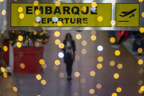 Ο Τραμπ λέει ότι ο εναέριος χώρος πάνω και γύρω από τη Βενεζουέλα θα κλείσει