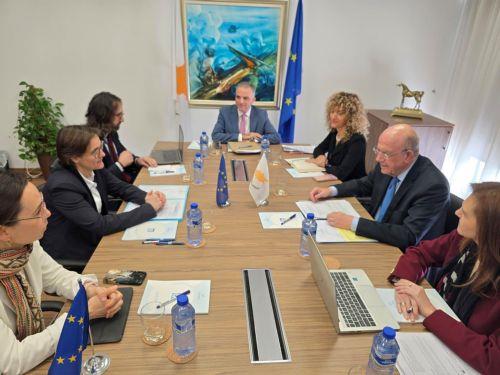 وزير المالية يناقش الإطار المالي متعدد السنوات مع مسؤولة في المفوضية الأوروبية