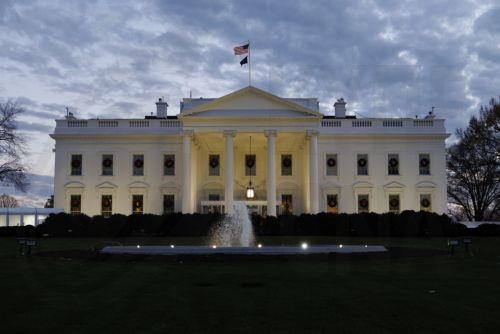 Γουίτκοφ και Κούσνερ ενημέρωσαν τον Τραμπ για τις συνομιλίες με τον Πούτιν