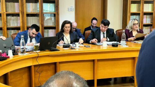 Στην Ολομέλεια Βουλής στα μέσα Δεκεμβρίου το νομοσχέδιο για αξιολόγηση εκπαιδευτικών