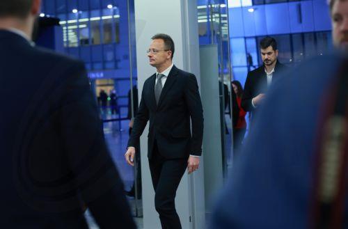 Στη Μόσχα ο Ούγγρος ΥΠΕΞ για συνομιλίες, σύμφωνα με το TASS