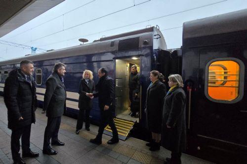 خريستوذوليذيس يصل أوكرانيا برسالة دعم أوروبية قوية