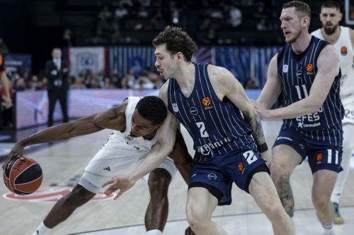 Μεγάλη νίκη της Εφές επί της Ζαλγκίρις για την 16η αγωνιστική της Euroleague