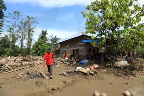 Ξεπέρασαν τους χίλιους οι νεκροί από τις πρόσφατες πλημμύρες στην Ινδονησία