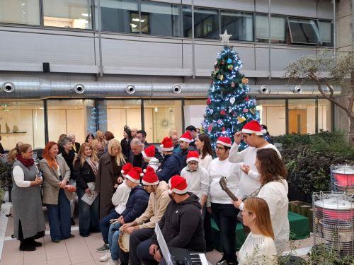 Χριστουγεννιάτικα τραγούδια στη Βουλή από παιδιά του Ειδικού Σχολείου Άγ. Σπυρίδωνας