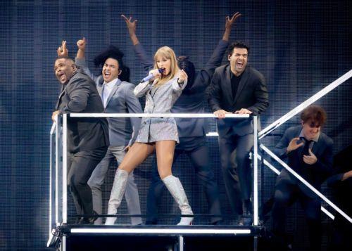 Η Τέιλορ Σουίφτ αποκάλυψε πώς ξόδεψε τα έσοδα της ιστορικής περιοδείας της Eras