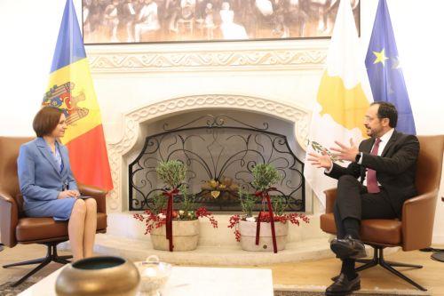 Ο ΠτΔ υποδέχθηκε την Πρόεδρο της Μολδαβίας κάνοντας λόγο για «ιστορική» επίσκεψη