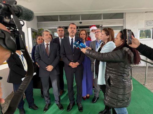 Δώρα και ευχές μοίρασε στα παιδιά στο Μακάρειο Νοσοκομείο ο Υπουργός Υγείας