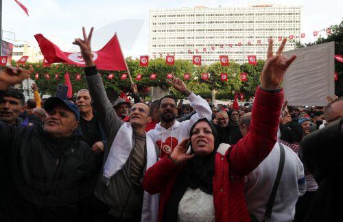 Διαδηλωτές ζητούν το κλείσιμο χημικού εργοστασίου στην πόλη Γκαμπές της Τυνησίας