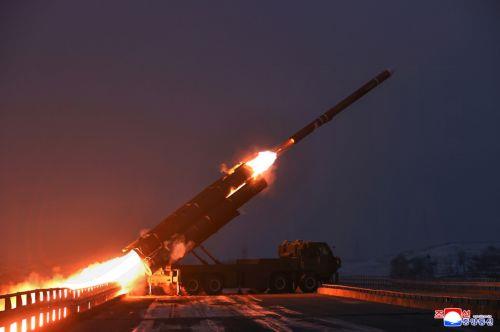 Σε εκτοξεύσεις πυραύλων κρουζ μακρού βεληνεκούς προχώρησε η Β. Κορέα