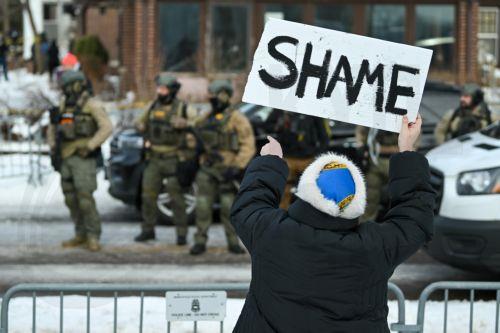 Διαδηλώσεις στη Μινεάπολη των ΗΠΑ μετά από θάνατο 37χρονης από πυρά της ομάδας ICE