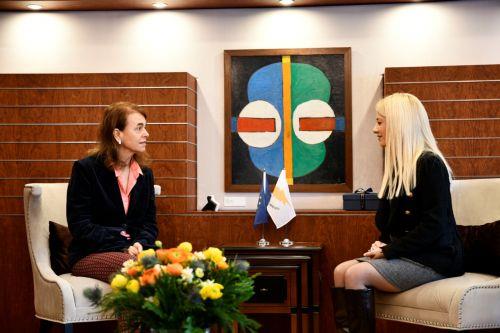 Αποχαιρετιστήρια συνάντηση Πρέσβειρας Ιταλίας με Πρόεδρο Βουλής