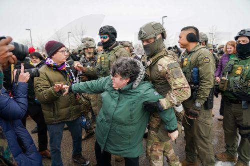 Οργανωμένη επίθεση κατά Αστυνομίας βλέπει ο Λευκός Οίκος μετά το συμβάν στη Μινεάπολη