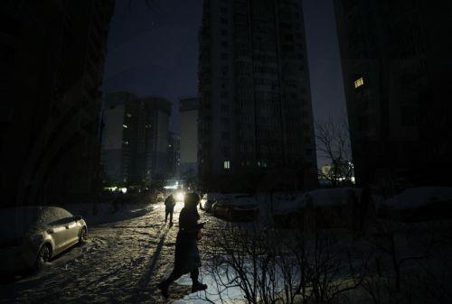Το μισό Κίεβο δεν έχει θέρμανση, καλεί για εκκένωση της πόλης ο δήμαρχος