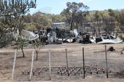 Σφοδρές βροχοπτώσεις στη ΒΑ Αυστραλία, τεράστιες πυρκαγιές στα ΝΑ της χώρας