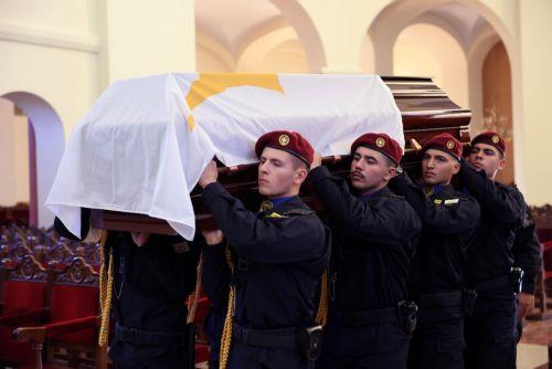 Σε λαϊκό προσκύνημα η σορός του Γιώργου Βασιλείου, ανοίγει βιβλίο συλλυπητηρίων