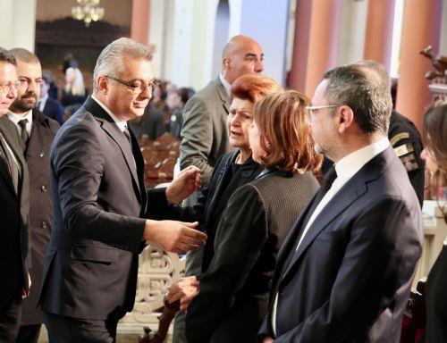 Στην κηδεία του Γ.Βασιλείου για να συλλυπηθούν τους οικείους του οι Έρχιουρμαν και Ταλάτ