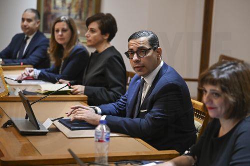 وزير الخارجية يناقش مع نظيره الإماراتي التطورات الإقليمية وضرورة الاستقرار