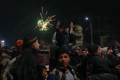 Το Παρίσι χαιρετίζει κατάπαυση πυρός στη Συρία, δηλώνει πιστό στους κούρδους «συμμάχους» του