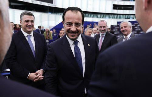 Tzitzikostas: Kıbrıs’ta kapsamlı ve kalıcı çözüm AB’nin mutlak önceliği