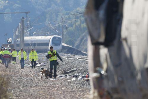Εκτροχιασμός επιβατικής αμαξοστοιχίας κοντά στη Βαρκελώνη, 1 νεκρός, αρκετοί τραυματίες