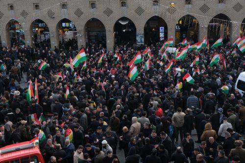 Το Ιράν απειλεί να στοχοποιήσει το ιρακινό Κουρδιστάν εάν οι μαχητές εισέλθουν στη χώρα