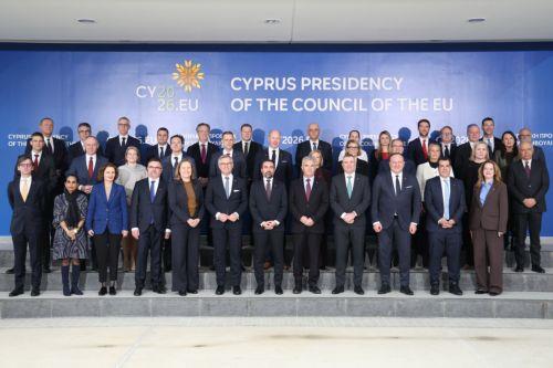 EU Commissioner backs Cyprus’ Schengen bid, optimistic on Green Line