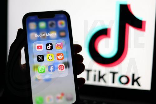 Ο εθιστικός σχεδιασμός του TikTok παραβιάζει τον νόμο για τις ψηφιακές υπηρεσίες διαπιστώνει η Κομισιόν