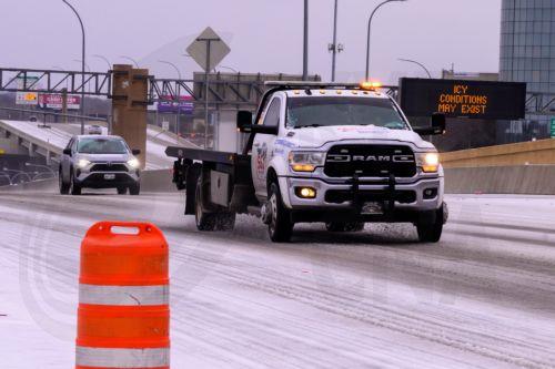 Ακυρώσεις πτήσεων και άδεια ράφια στα σούπερ μάρκετ λόγω σφοδρής καταιγίδας στις ΗΠΑ