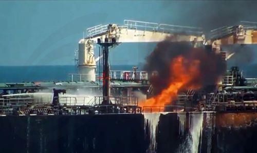 Πετρελαιοφόρο στον Κόλπο έπληξε το Ιράν