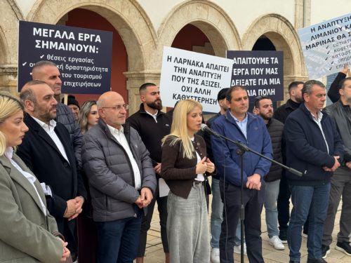Πολίτες στην Λάρνακα διαμαρτυρήθηκαν και ζήτησαν «Ανάπτυξη λιμανιού και Μαρίνας εδώ και τώρα»