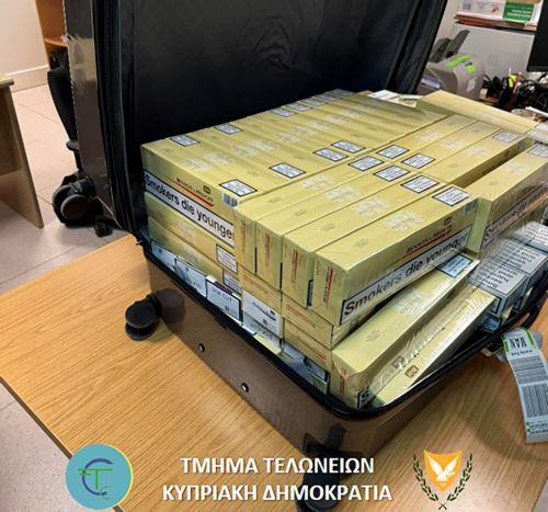 Δύο συλλήψεις μετά από κατάσχεση 336 κουτών τσιγάρων στο Αεροδρόμιο Πάφου