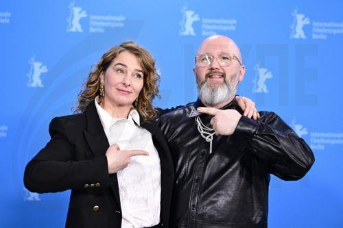 76η ΜΠΕΡΛΙΝΑΛΕ: Τα δραματικά επακολουθα μιας οικονομικής απάτης και οι παραξενιές μιας πλούσιας οικογένειας