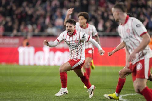 Η Τζιρόνα κέρδισε την Μπαρτσελόνα και την έριξε από την κορυφή, αγώνες σε Ιταλία και Αγγλία