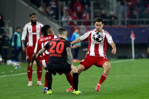 Ο Ολυμπιακός ηττήθηκε από τη Λεβερκούζεν για τα πλέι οφ του Champions League