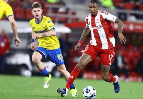 Συνεχίζει στην κορυφή της ελληνικής Super League η ΑΕΚ