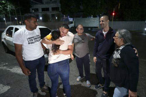 Αποφυλακίστηκαν άλλοι 23 πολιτικοί κρατούμενοι με αμνηστία στη Βενεζουέλα
