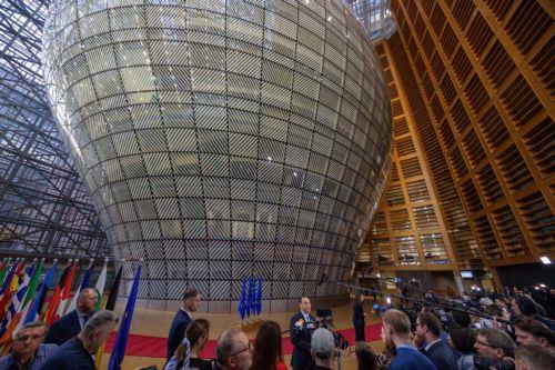 Προσωρινή συμφωνία ΕΕ για στήριξη εργαζομένων σε επιχειρήσεις υπό αναδιάρθρωση