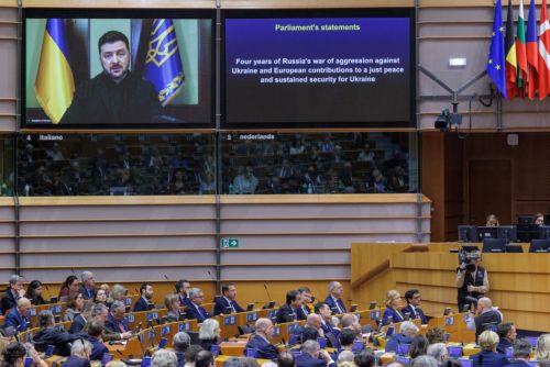 Συγκεκριμένη ημερομηνία ένταξης στην ΕΕ ζήτησε ο Ζελένσκι σε παρέμβαση στο ΕΚ