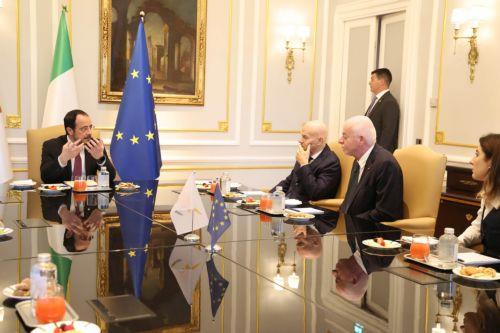 الرئيس خريستوذوليذيس يجتمع في روما مع الرئيس التنفيذي لشركة إيني