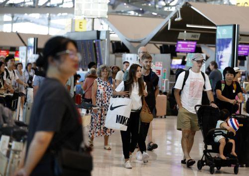 Cypriots return home with first repatriation flight from UAE