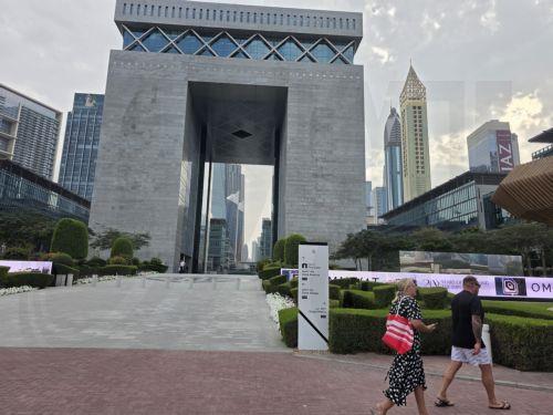 رئيس الجمهورية يعرب عن تضامنه مع الإمارات العربية خلال اجتماعه مع وزير خارجيتها