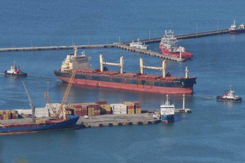 Πετρελαιοφόρο με σημαία Γκαμπόν πέρασε το Ορμούζ, το πρώτο μη ιρανικό μετά την εκεχειρία