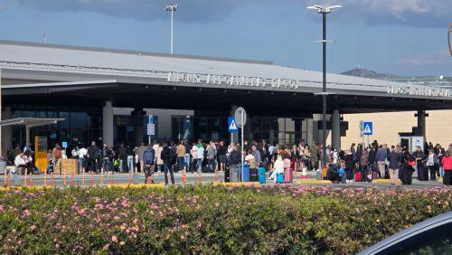 Orta Doğu’daki gelişmelerden dolayı Baf Havalimanındaki uçuş programı etkileniyor