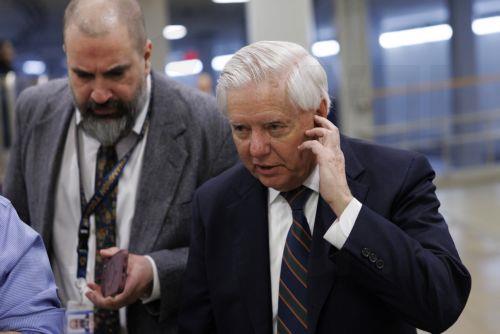 Γερουσιαστής πεπεισμένος ότι ο Τραμπ θα χρησιμοποιήσει ισχύ αν δεν ανοίξουν τα Στενά του Ορμούζ